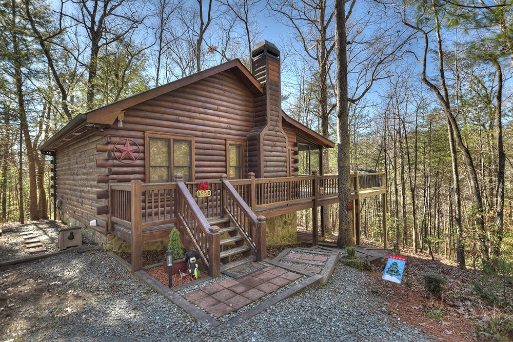 blue-ridge-knotty-pines-cabin-exterior-1-feature