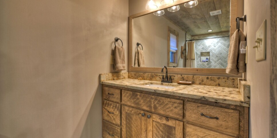 Blairsville - Holly Berry Hill - Bathroom