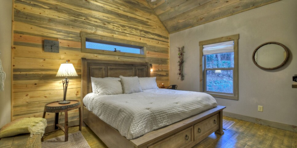 Blairsville - Holly Berry Hill - Bedroom