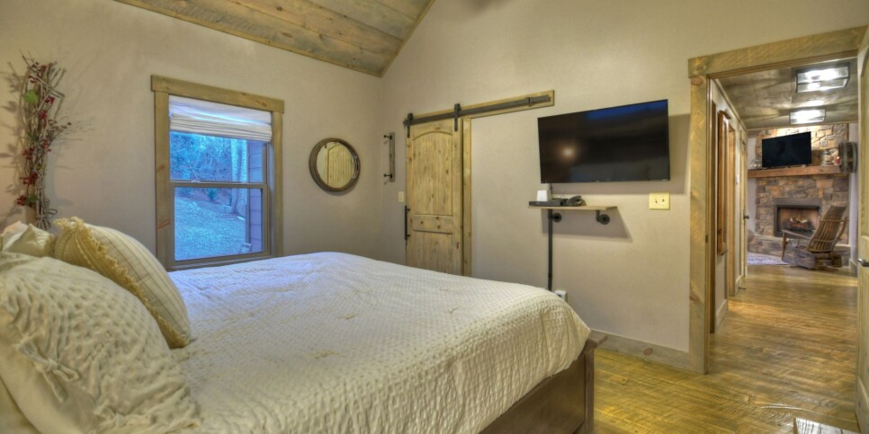 Blairsville - Holly Berry Hill - Bedroom