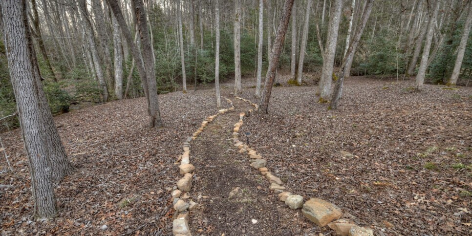Blairsville - Holly Berry Hill - Exterior