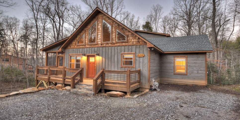 Blairsville - Holly Berry Hill - Exterior