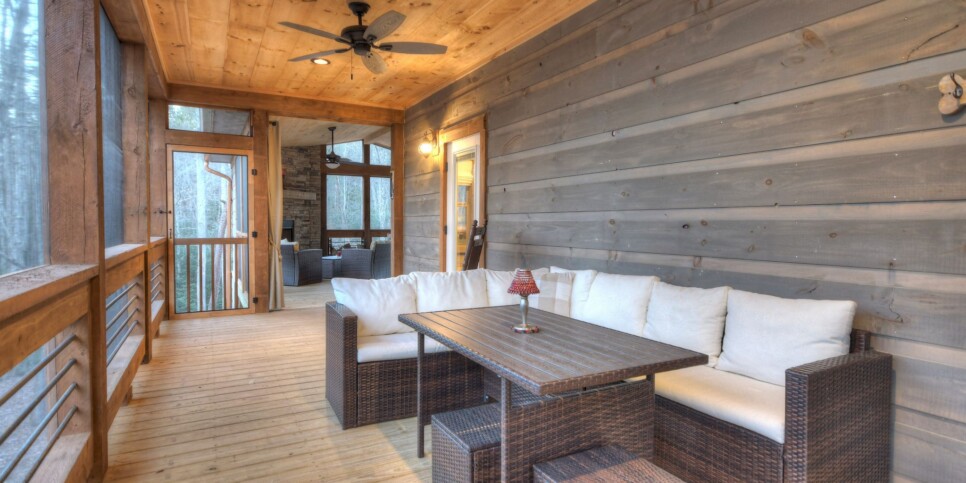 Blairsville - Holly Berry Hill - Exterior