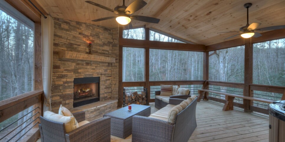 Blairsville - Holly Berry Hill - Exterior