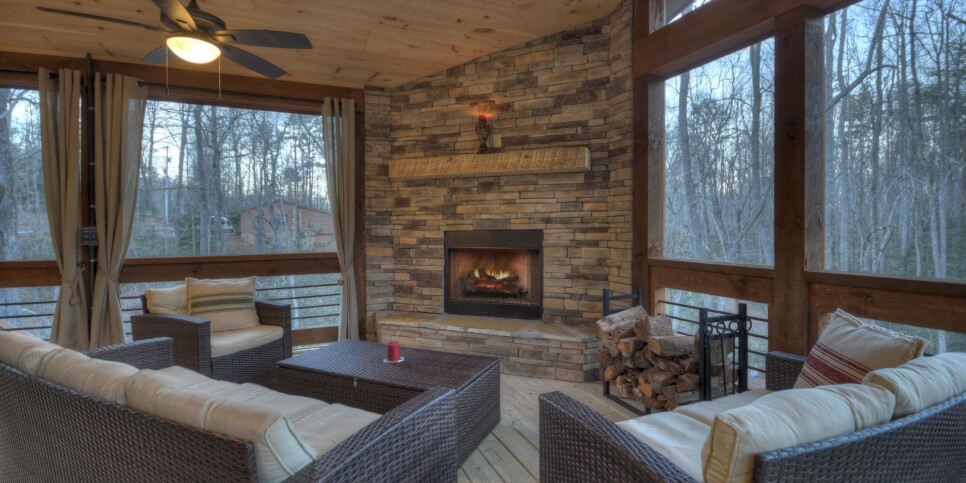 Blairsville - Holly Berry Hill - Exterior