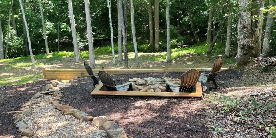 Blairsville - Holly Berry Hill - Exterior