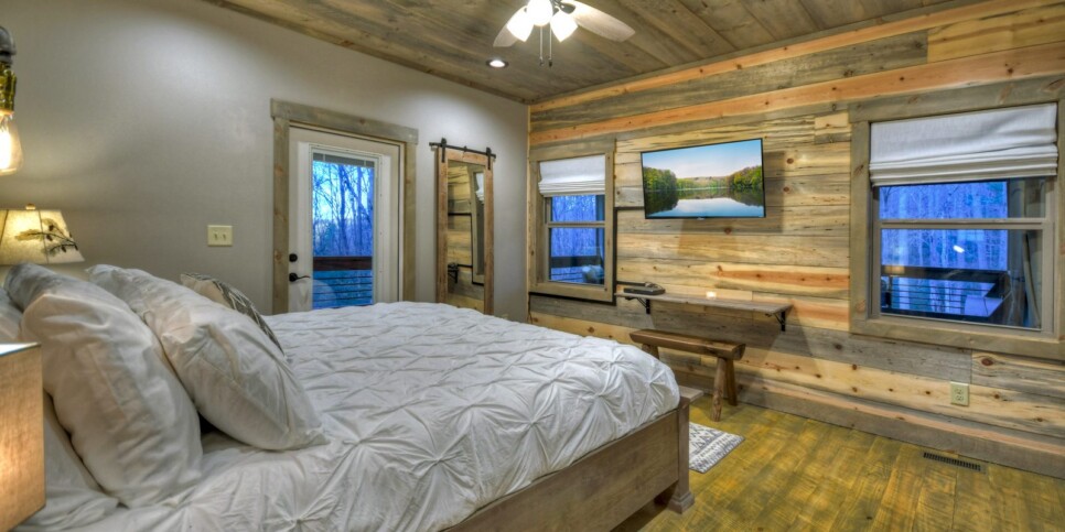 blairsville holly berry hill bedroom
