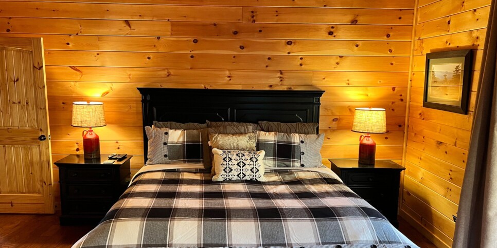 Blue Ridge Cabin - 5 O'clock Somewhere - Bedroom