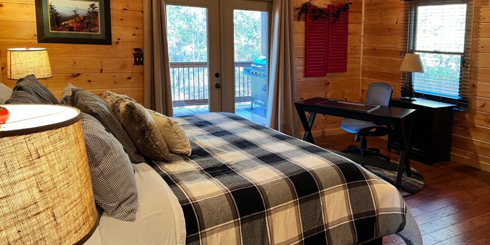 Blue Ridge Cabin - 5 O'clock Somewhere - Bedroom
