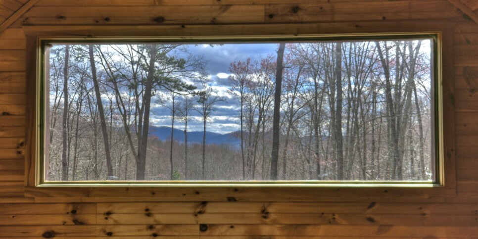 Blue Ridge Cabin - Cardinal's Crossing - Living Room
