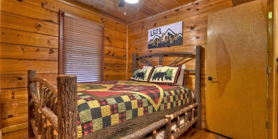 Blue Ridge Cabin - Mamas Bear Hideaway - Bedroom