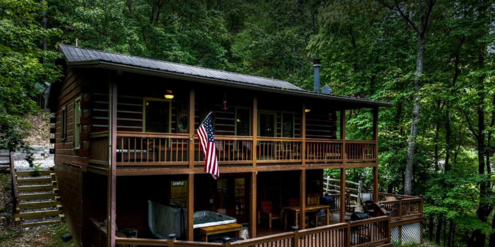 Blue Ridge Cabin - Mamas Bear Hideaway - Exterior