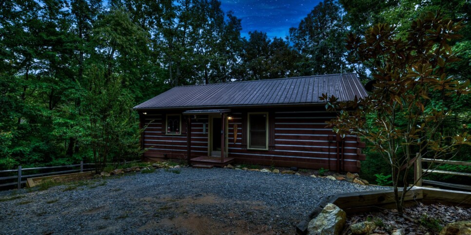 Blue Ridge Cabin - Mamas Bear Hideaway - Exterior