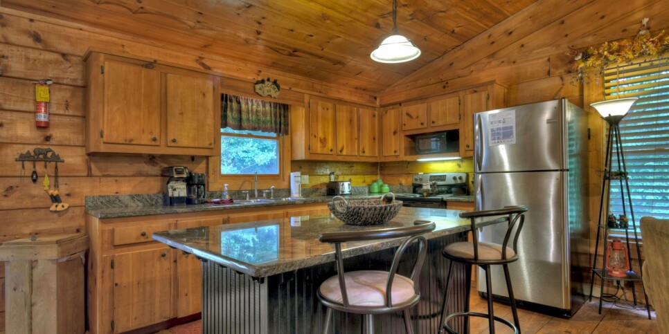 Blue Ridge Cabin - Mamas Bear Hideaway - Kitchen
