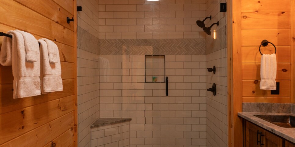 Blue Ridge Cabin - Toccoa River Mist - Bathroom