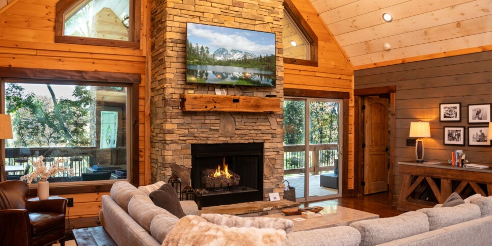Blue Ridge Cabin - Toccoa River Mist - Living Room