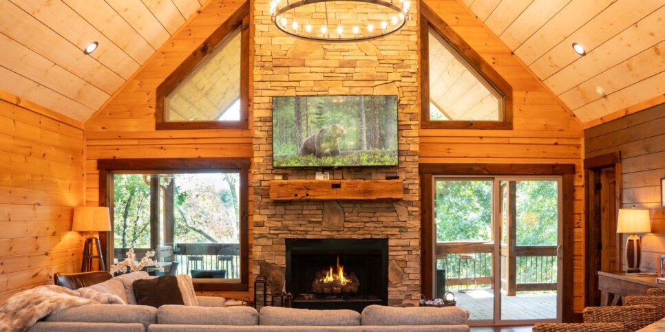 Blue Ridge Cabin - Toccoa River Mist - Living Room