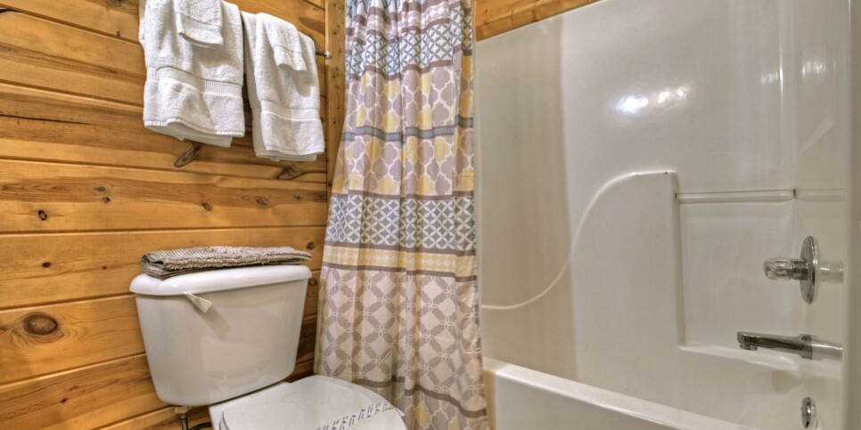 Blue Ridge Cabin - Appalachian Sunrise - Bathroom