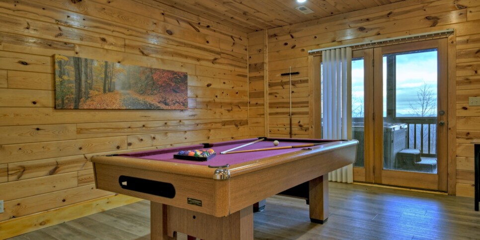 Blue Ridge Cabin - Appalachian Sunrise - Rec Room