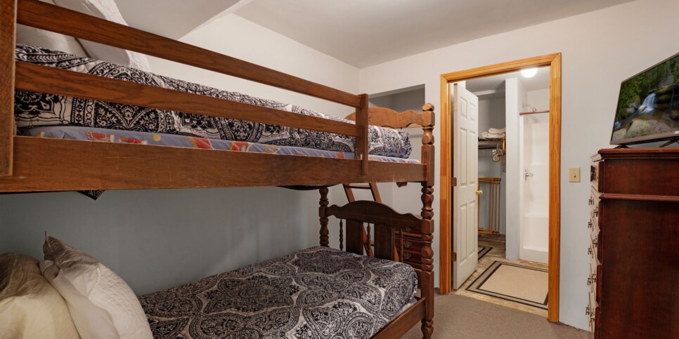 Blue Ridge - Peaceful Living - Bedroom