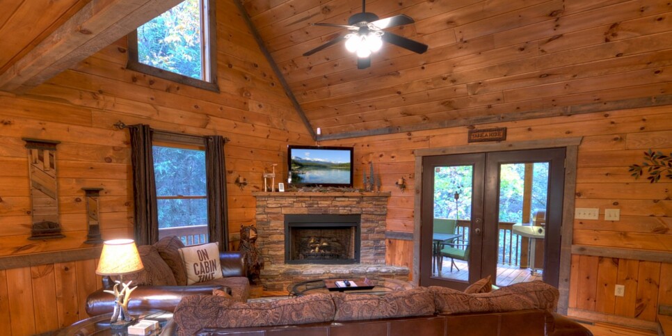 Blue Ridge Cabin - Castle Creek - Living Room