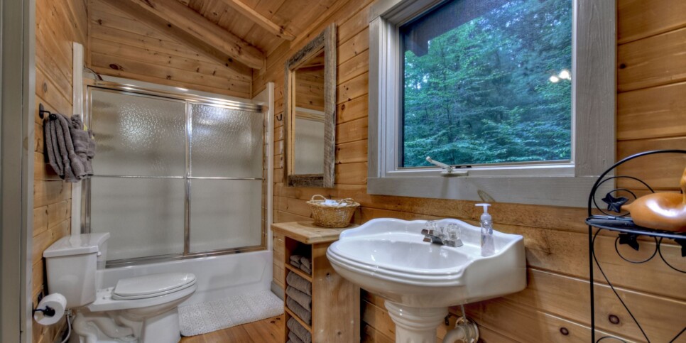Blue Ridge - K6 Lodge - Bathroom