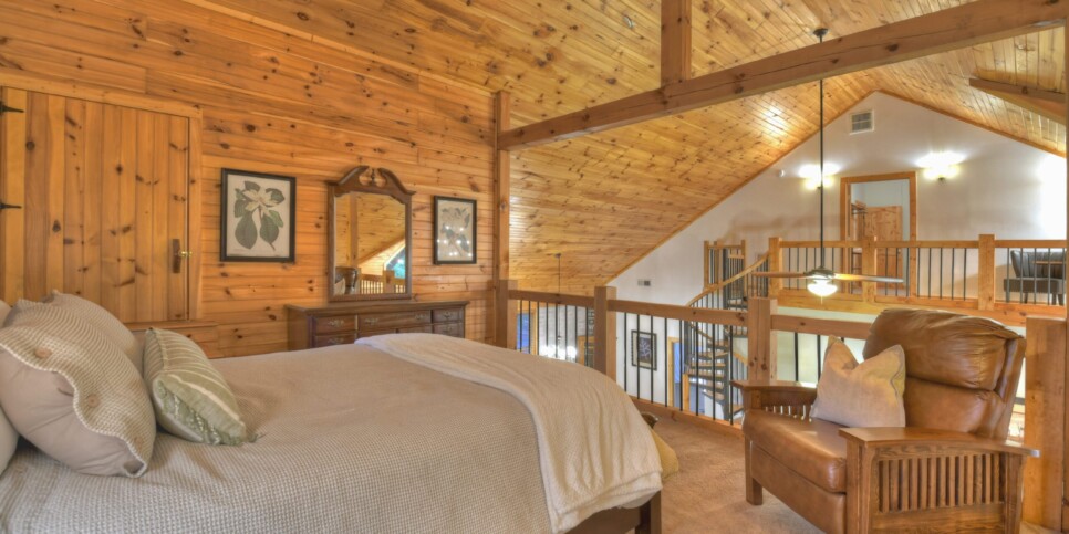 Blue Ridge Cabin - Snowbird Sanctuary & Snowbird Nest - Bedroom