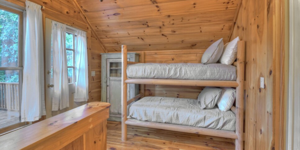 Blue Ridge Cabin - Snowbird Sanctuary & Snowbird Nest - Bedroom