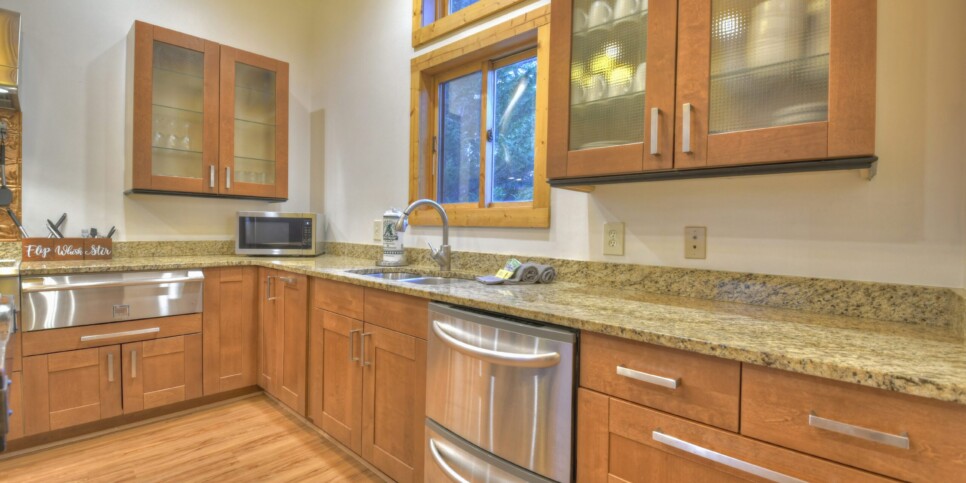 Blue Ridge Cabin - Snowbird Sanctuary & Snowbird Nest - Kitchen
