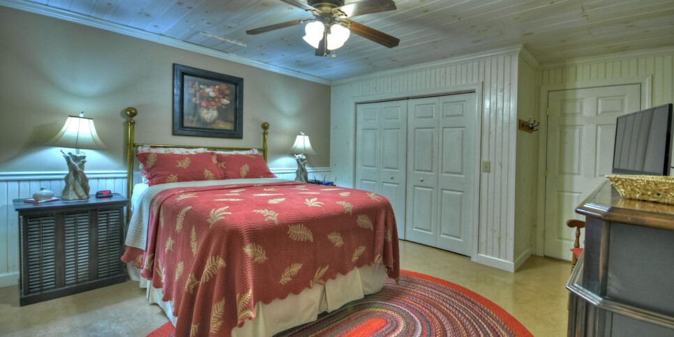 Blue Ridge - Southern Living Cottage - Bedroom