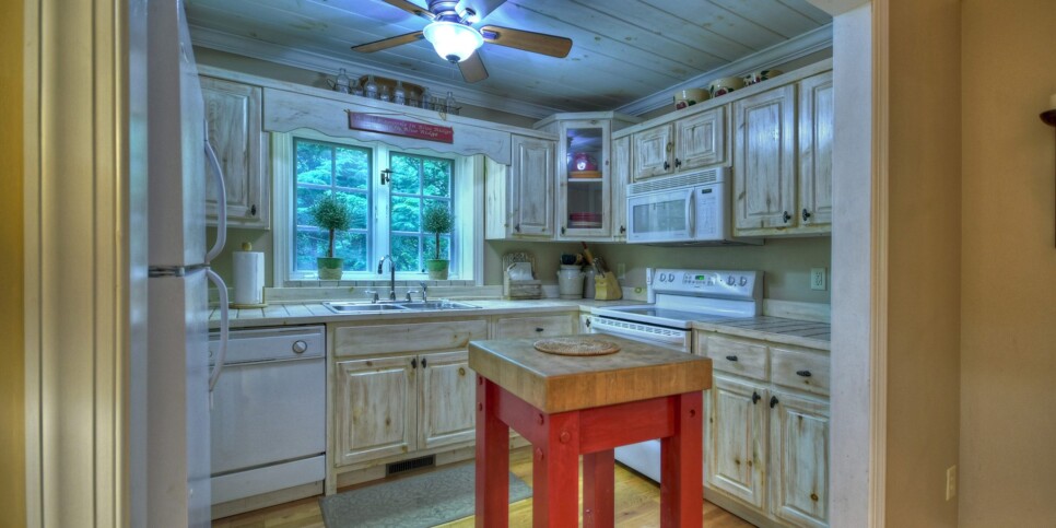 Blue Ridge Cabin - Southern Living Cottage - Kitchen