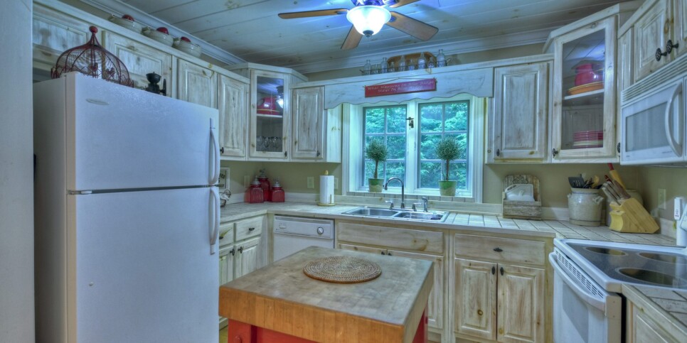 Blue Ridge Cabin - Southern Living Cottage - Kitchen