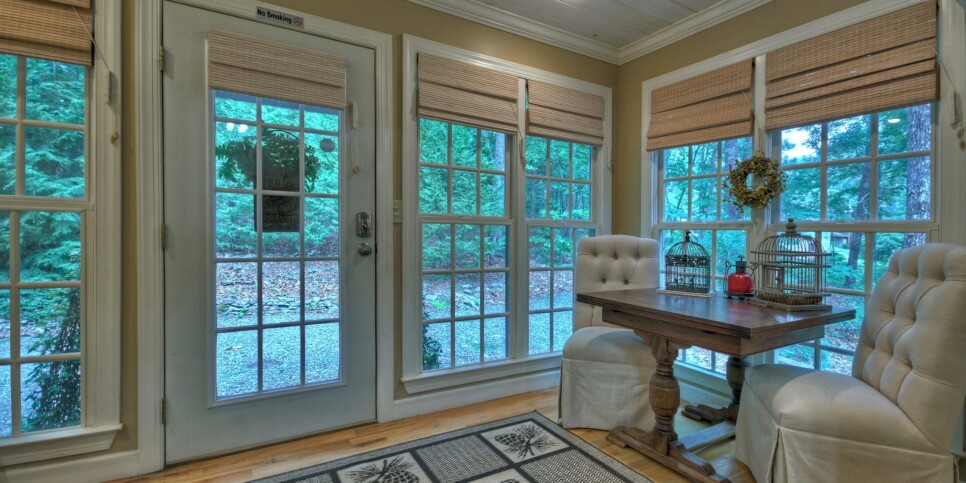 Blue Ridge Cabin - Southern Living Cottage - Living Room