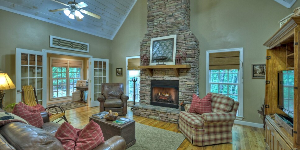 Blue Ridge Cabin - Southern Living Cottage - Living Room