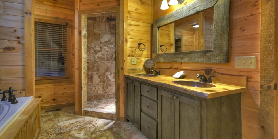 Blue Ridge Cabin - View Topia - Bathroom