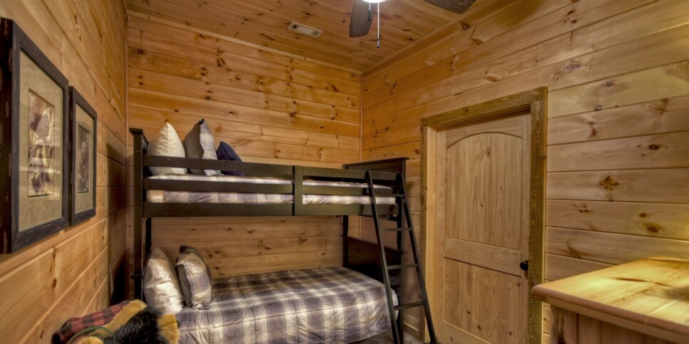 Blue Ridge Cabin - View Topia - Bedroom