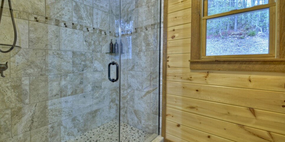 georgia-a-starry-night-cabin-bathroom-2