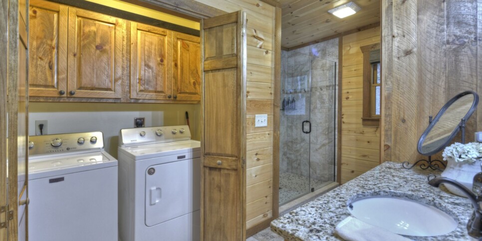 georgia-a-starry-night-cabin-bathroom-3