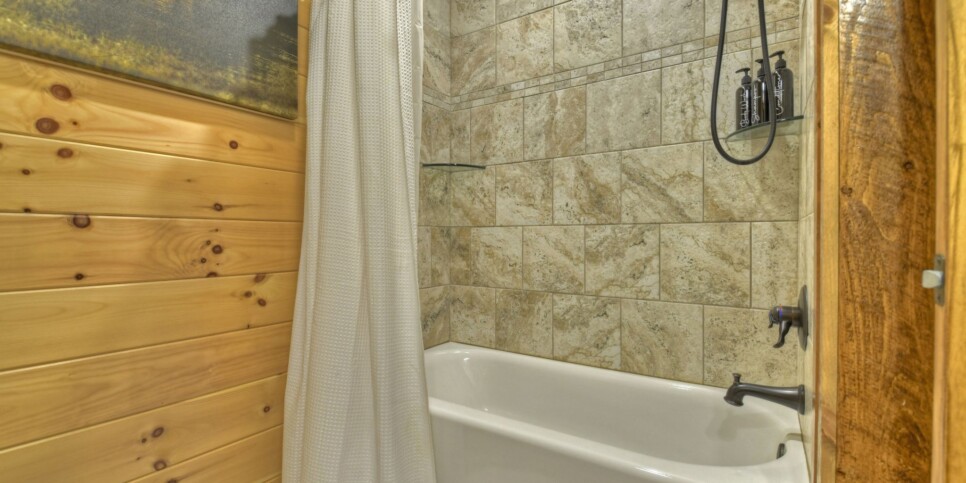georgia-a-starry-night-cabin-bathroom-7