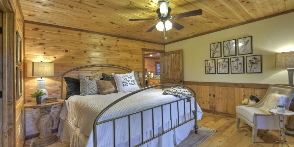 georgia-a-starry-night-cabin-bedroom-3
