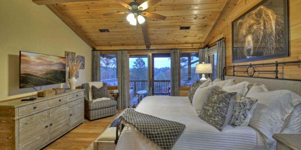 georgia-a-starry-night-cabin-bedroom-5