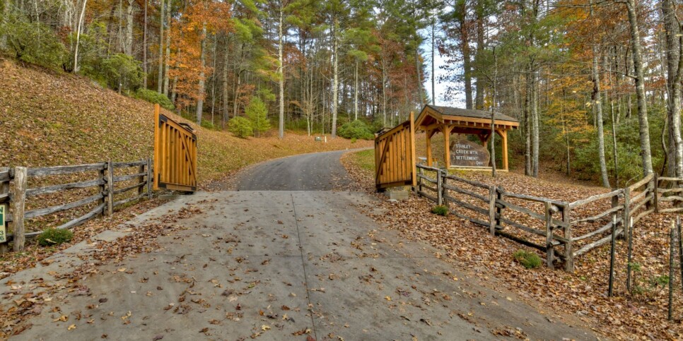 georgia-a-starry-night-cabin-exterior-25