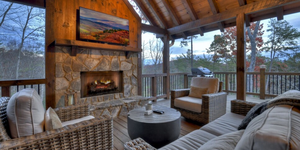 georgia-a-starry-night-cabin-exterior-8