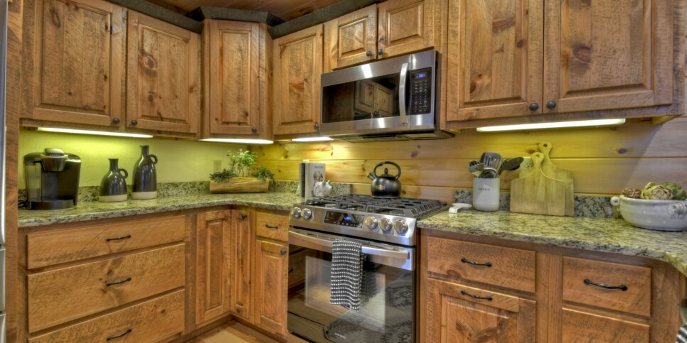 georgia-a-starry-night-cabin-kitchen-3