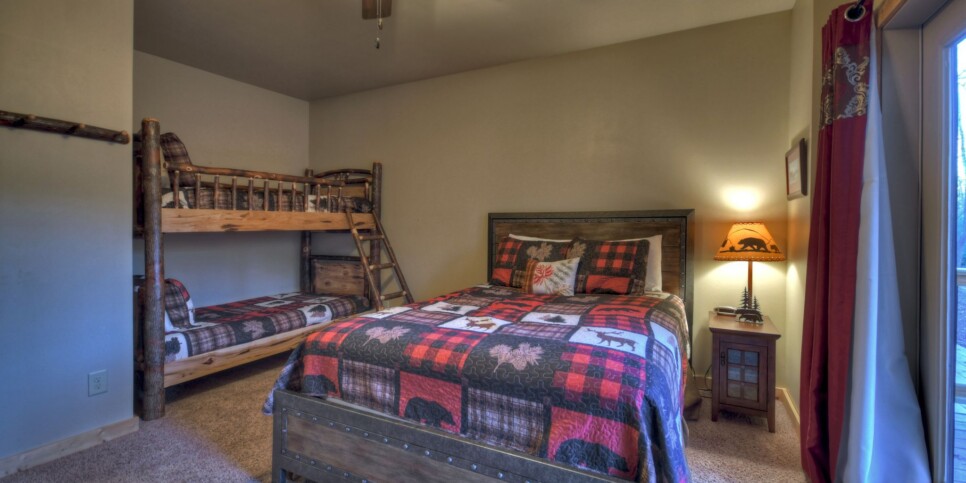Blue Ridge Cabin - 5 O'clock Somewhere - Bedroom
