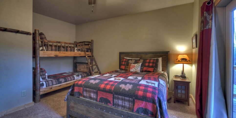 Blue Ridge Cabin - 5 O'clock Somewhere - Bedroom