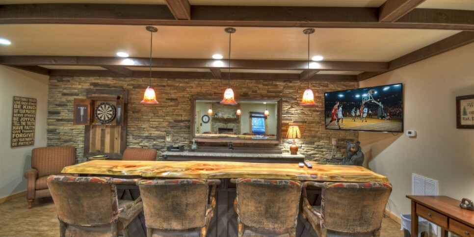 Mineral Bluff Cabin - 5 O'clock somewhere - Rec Room