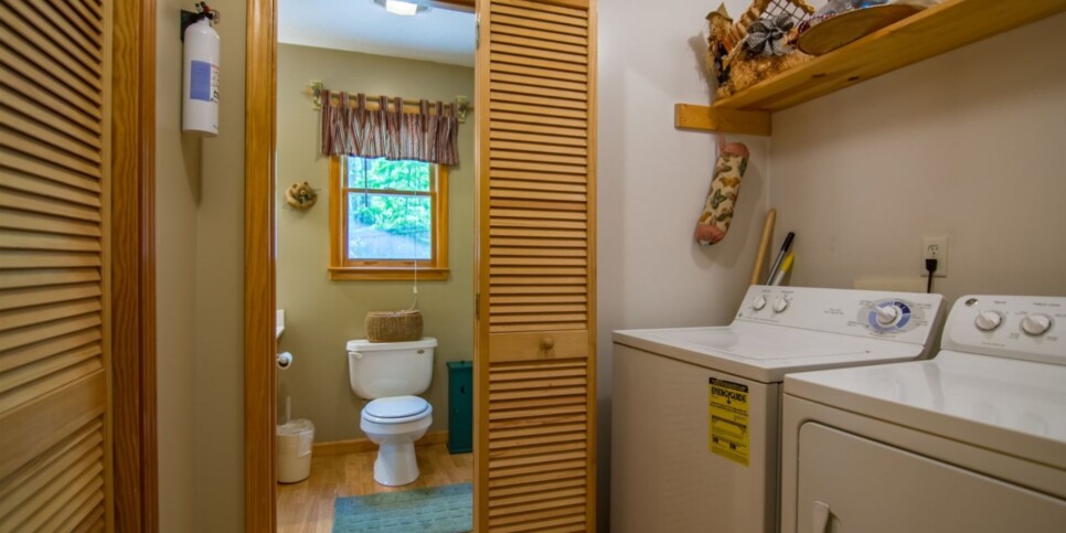 Mineral Bluff - Annie's Mountain Mist - Bathroom