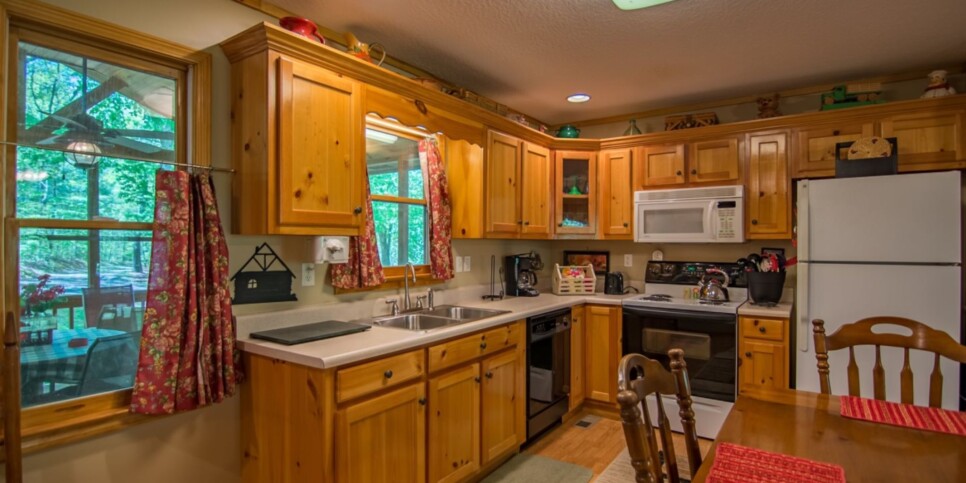 Mineral Bluff - Annie's Mountain Mist - Kitchen