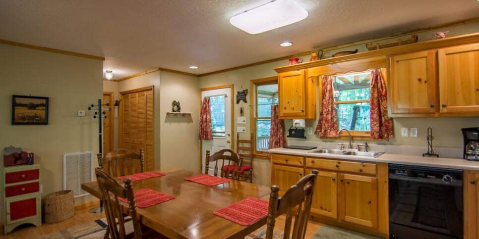 Mineral Bluff - Annie's Mountain Mist - Kitchen